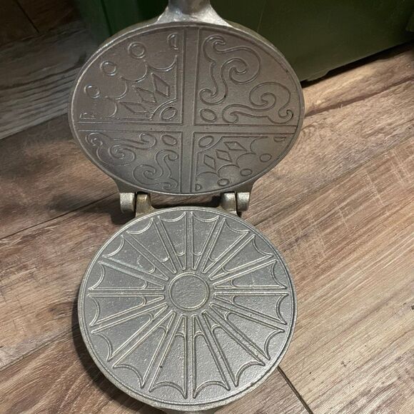 Vtg Vitantonio No.5 Cast Iron Pizzelle Cookie Iron Wooden Handle Willoughby Ohio - Picture 4 of 8